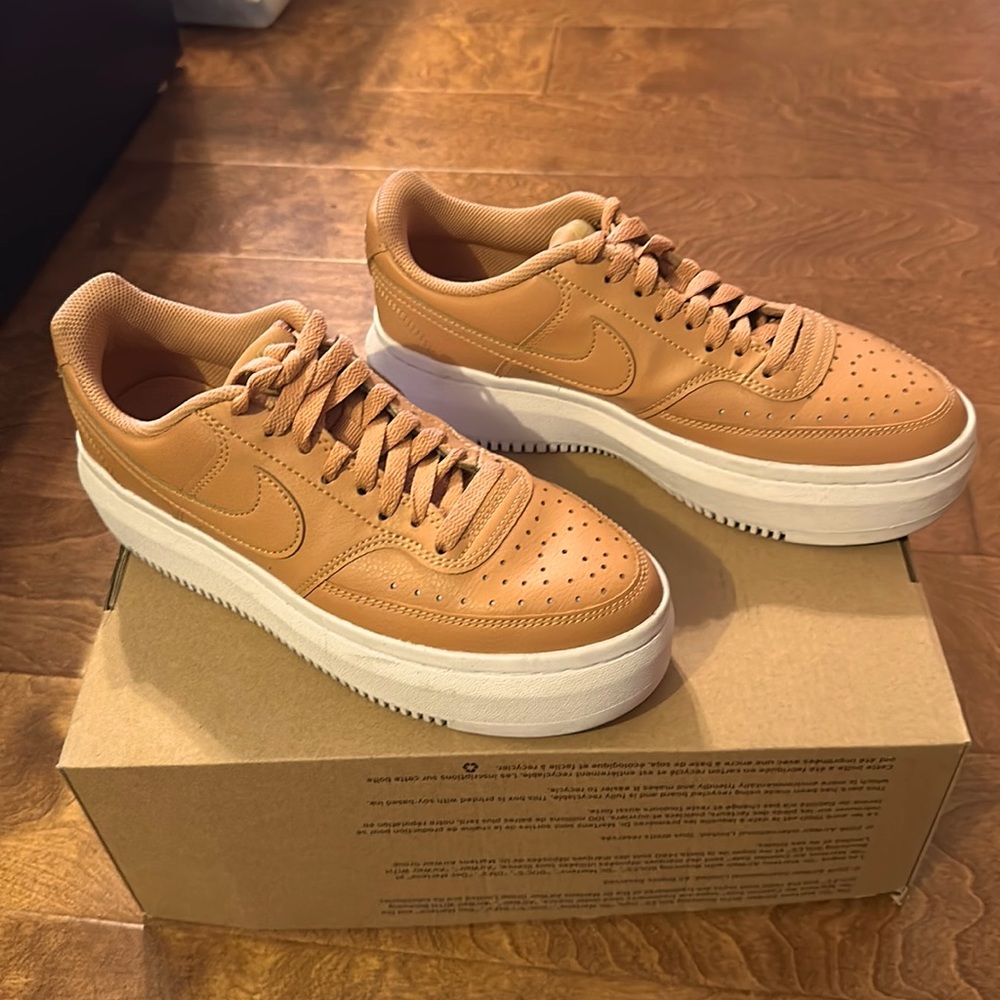 NIKE Court Vision women size 8.5